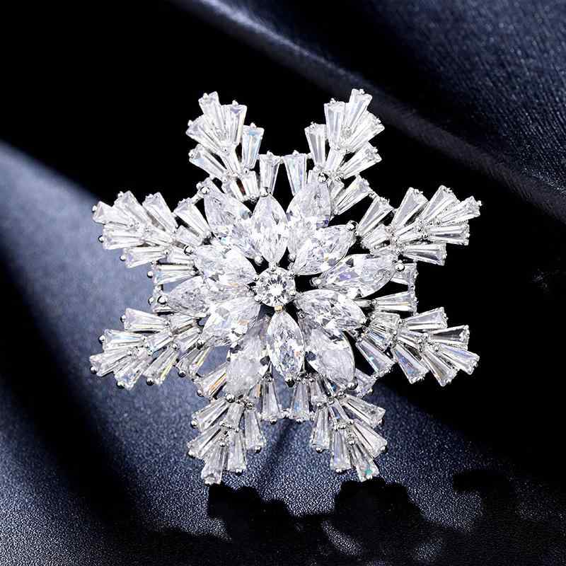 ブローチ レディース 韓国ファッション 雪の結晶 ジルコニア コサージュ シルバー 銅製 かわいい エレ..