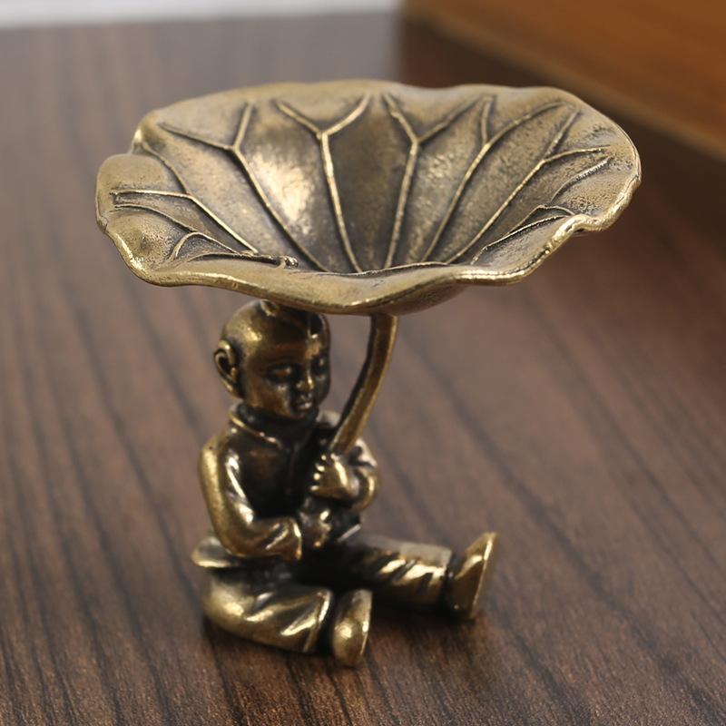 倒流香炉 真鍮 蓮の葉を掲げる仙童 銅製 置物 オブジェ 書斎 茶室 茶道 瞑想 癒し 中華風 インテリア ..
