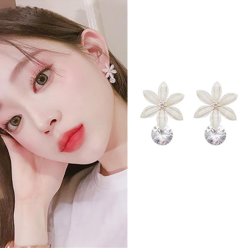 ピアス レディース 耳飾り 韓国風 五つ葉 フラワーモチーフ ゴールドメッキ シルバーポスト 人工宝石 エレガント 上品 華やか おしゃれ 普段使い カジュアル
