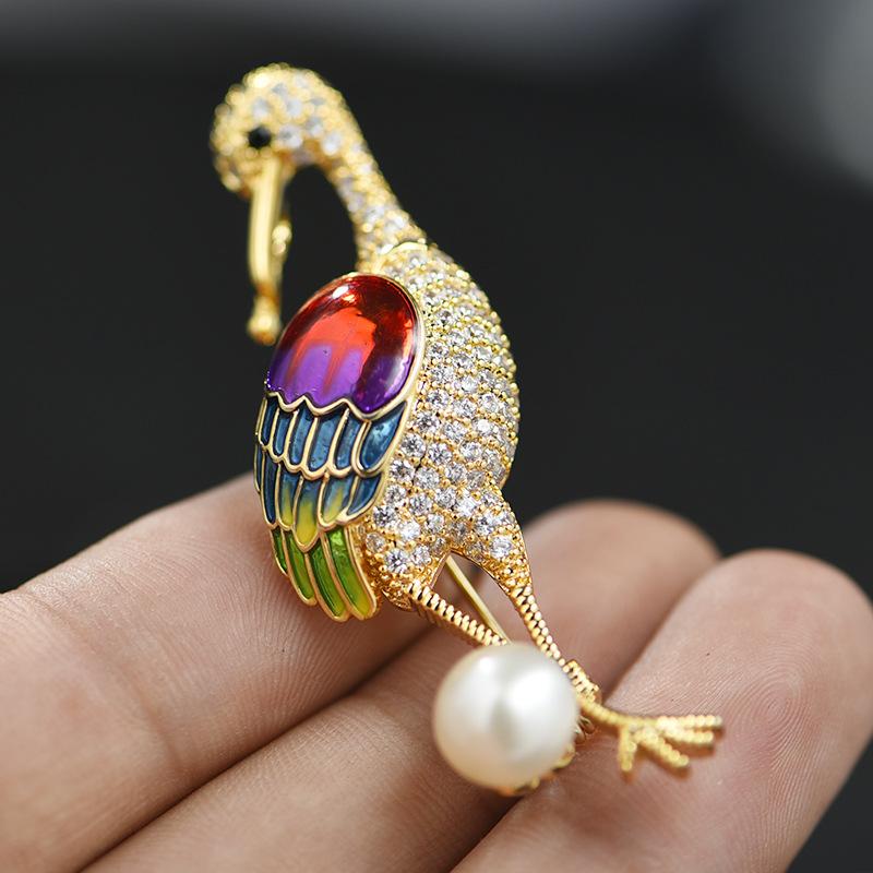 ブローチ 男女兼用 天然淡水パール マイクロパヴェジルコニア タンチョウモチーフ コサージュ ペンダント 2WAY 欧米風 エレガント 上品 銅製 ゴールド系 フォーマル オケージョン お呼ばれ 結婚式 入学式 卒業式 パーティー 普段使い ギフト プレ