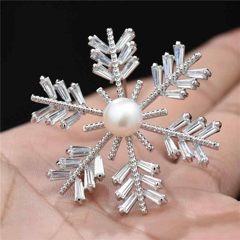 ブローチ レディース 雪の結晶 天然淡水パール マイクロパヴェ ジルコニア 韓国ファッション 上品 エレ..