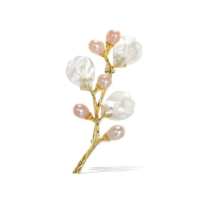 ブローチ レディース 天然シェル ゴールドリーフ 淡水パール 高級感 華やか 上品 エレガント ライトラ..