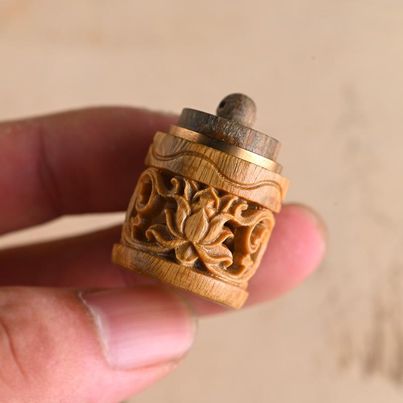 アクセサリー 男女兼用 緑檀 木製 透かし彫り 彫刻 アロマディフューザー 香水瓶 香り袋 匂い袋 ペンダ..