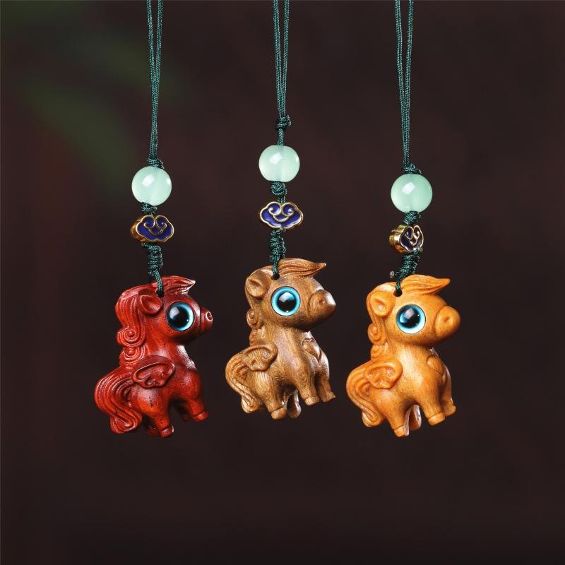 キーホルダー ウッド 紫檀 白檀 天然木 干支 馬 馬モチーフ ペンダント チャーム バッグチャーム アクセサリー 小物 高級感 おしゃれ 普段使い