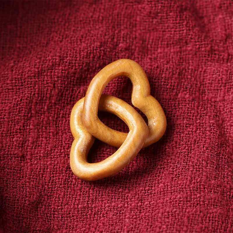 ネックレス レディース サンダルウッド 木製 透かし彫り 連結ハートモチーフ 鎖骨チェーン チョーカー オリジナルデザイン 普段使い カジュアル