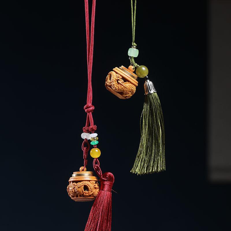 アロマチャーム ペアカップル 白檀 サンダルウッド 緑檀 木彫り 円龍 香り袋 サシェ フリンジ タッセル リュック バックパック カーアクセサリー 車内装飾 吊り下げオーナメント ロング ショート