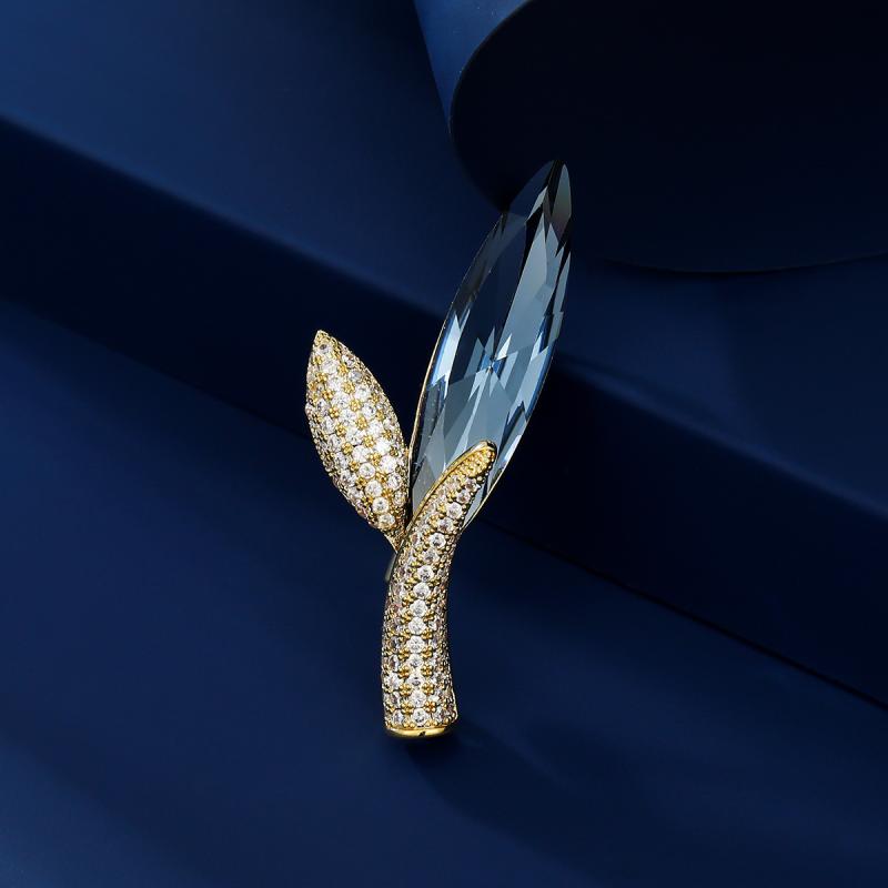 ブローチ 男女兼用 秋冬 銅製 ジルコニア クリスタル リーフモチーフ シンプル 上品 エレガント 高級感..