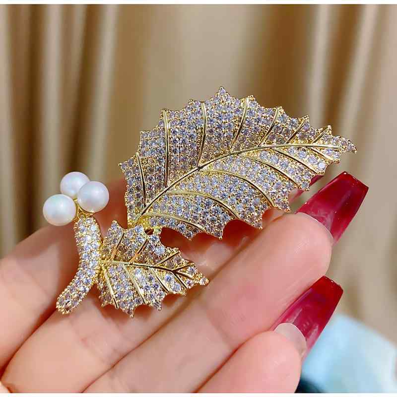 ブローチ 男女兼用 韓国風 エレガント 天然パール パール リーフ 葉 バタフライ 蝶 デザイン ジルコニ..