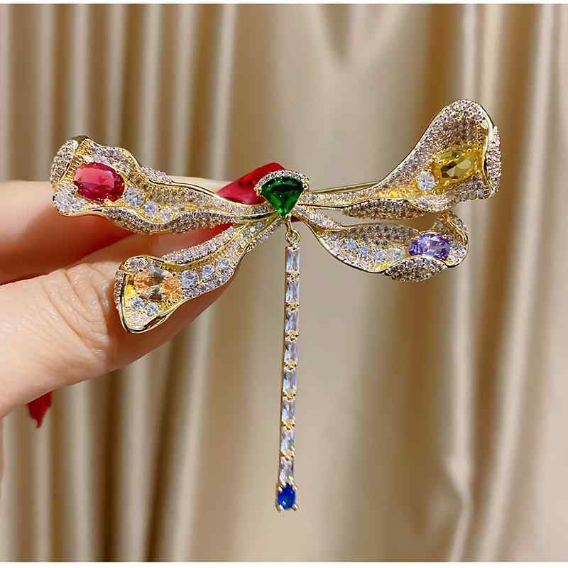 ブローチ ユニセックス 韓国ファッション エレガント 上品 ジルコニア煌めく トンボモチーフ 銅製 ピンブローチ コサージュ ライトラグジュアリー コート ジャケット 結婚式 入学式 卒業式 パーティー 普段使い