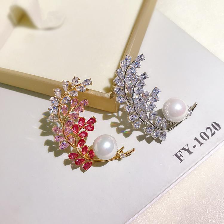 ブローチ レディース 韓国風 エレガント クリスタル リーフ フラワー パール コサージュ スーツ ジャケット コート フォーマル 卒業式 入学式 オフィス アクセサリー
