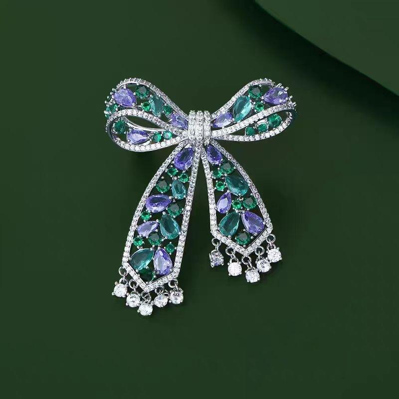 ブローチ レディース フレンチデザイン 透かしリボン ジルコニア ペンダント 多機能 エレガント 上品 ..