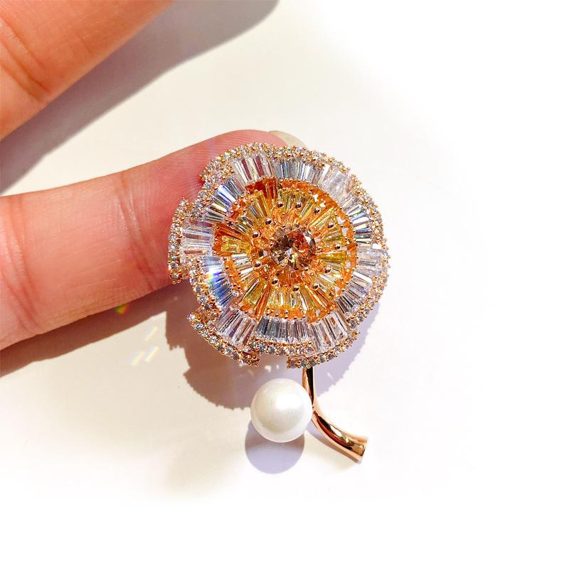 ブローチ 男女兼用 韓国風 立体感 高級感 二層 ひまわり 花型 銅製 ジルコニア キラキラ カラフル おし..