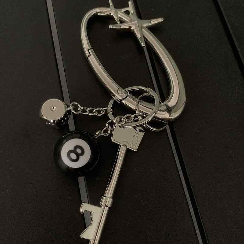 キーホルダー オーバル 楕円形 合金製 高級感 個性的 ユニーク おしゃれ トレンド 8ボールデザイン ダ..