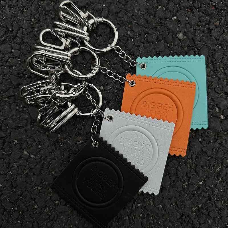 キーホルダー おもしろ コンドーム型 ユニーク デザイン トレンド おしゃれ 金属製 黒 白 オレンジ 緑 ..