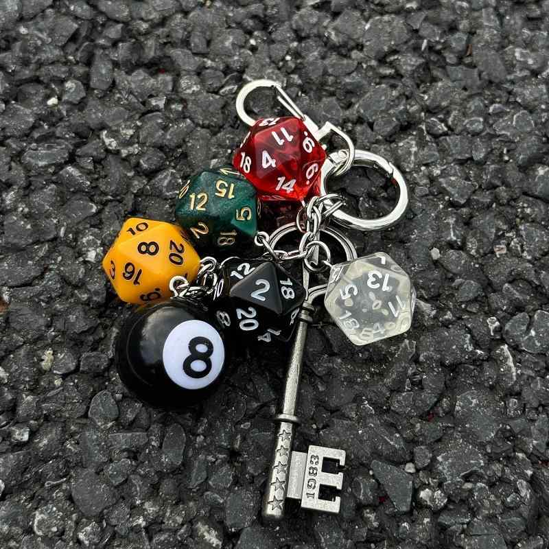 キーホルダー オリジナルデザイン レトロサイコロキーモチーフ ユニーク 個性的 トレンド感 メンズ レディース バッグチャーム 鞄飾り ウエストアクセサリー プ...