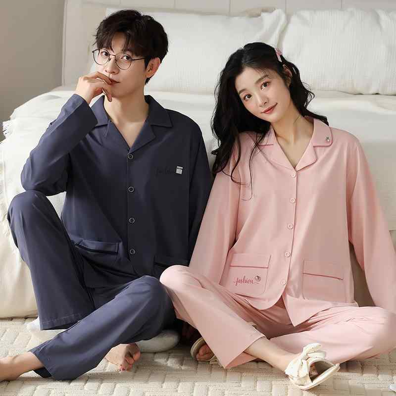 ・カテゴリ: パジャマ・主な素材: 綿95%以上・デザイン: カーディガン・厚さ: 中程度・ネックライン: 襟付き、ポロカラー・袖丈: 長袖・パンツ丈: 長ズボン・機能: リラックス、通気性、睡眠、バスタイム、部屋着、涼感、快適、外着可能・シーズン: 春、夏、秋・シーン: アウトドア、部屋着、ホテル・温泉、ブライダル撮影・サイズ展開: レディースM, レディースL, レディースXL, レディースXXL, メンズL, メンズXL, メンズXXL, メンズXXXL・スタイル: シンプルカジュアル