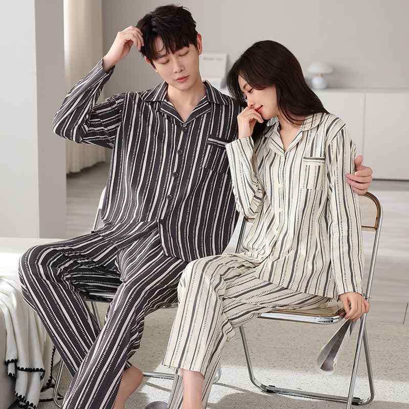 ・カテゴリ: パジャマ・主な素材: 綿95%-100%・スタイル: 前開き・デザイン: シンプルカジュアル・厚さ: 181-200g/平米・ネックライン: 襟付き・袖丈: 長袖・ズボン丈: 長ズボン・機能: リラックス、通気性、睡眠、入浴、部屋着、涼感、快適、外出着・季節: 夏、春、秋・シーン: アウトドア、部屋着、ホテル、結婚式・サイズ展開: レディースM、L、XL、XXL、メンズL、XL、XXL、XXXL