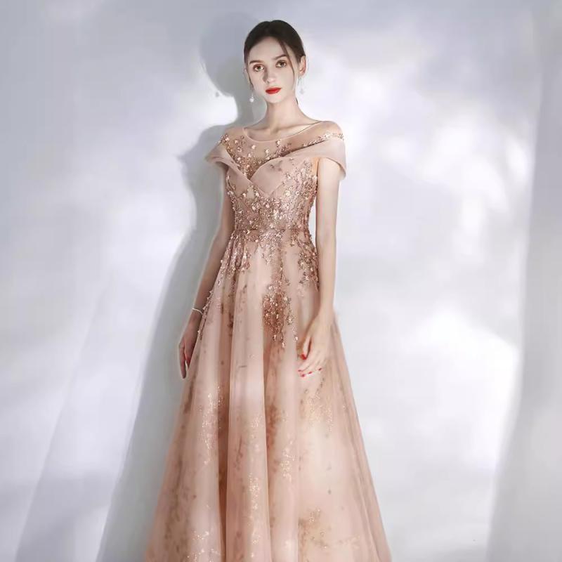 ドレス レディース フォーマルパーティードレス ピンク オフショルダー ノースリーブ マキシ丈 パフスカート レースアップリボン ドリーミー 華やか 高級感 婚約 披露宴 発表会 演奏会 司会 ブライズメイド 忘年会 セレモニー