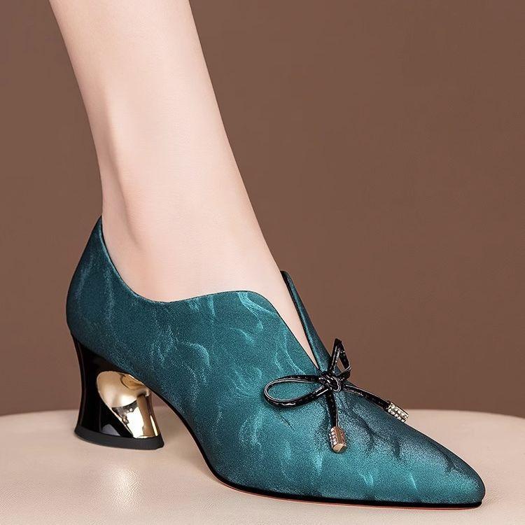 パンプス レディース スリッポン リボン 太ヒール チャンキーヒール 深履き ポインテッドトゥ 尖りつま先 ミドルヒール 中ヒール 柔らかな履き心地 ソフトソー...