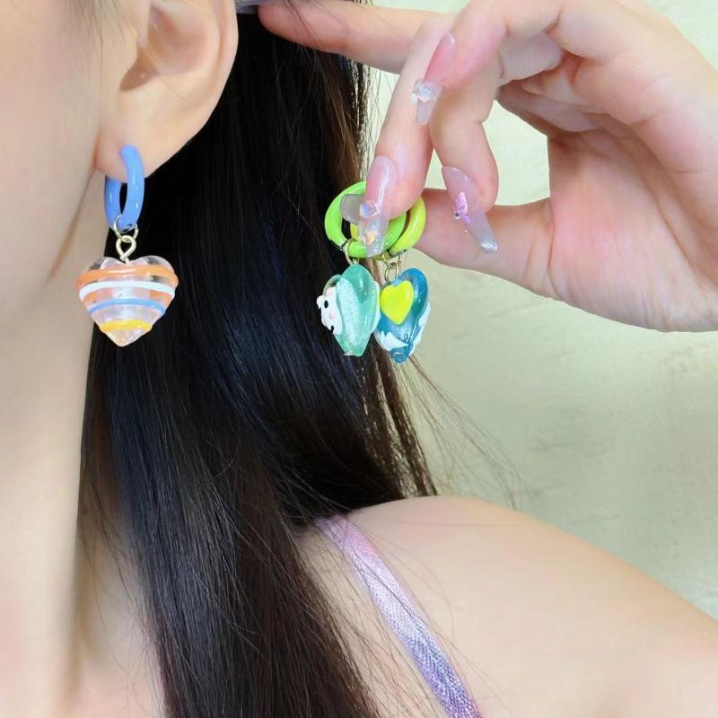 ピアス レディース 手描き ドロップオイル ハート カラフル ドーパミンカラー ガラス フレンチスタイル..