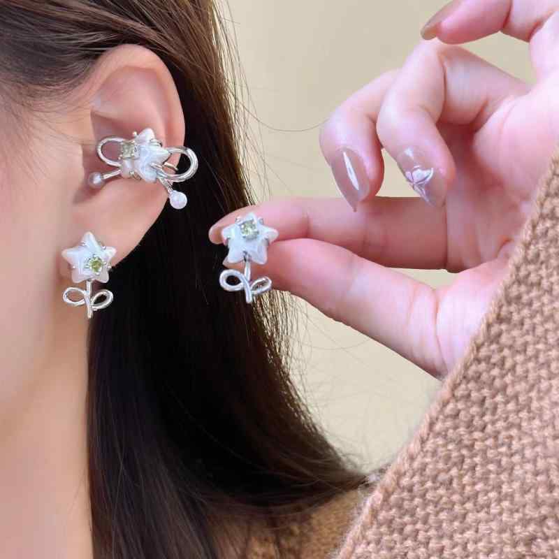 耳飾り レディース フレンチシック 上品な星と花モチーフ イヤーカフ ピアス イヤリング 個性的 ナチュ..