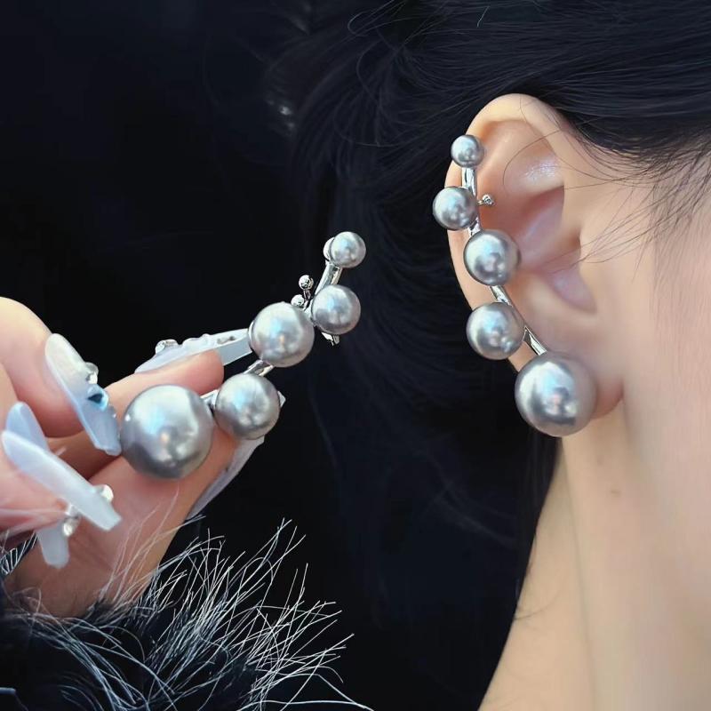 ピアス レディース パール 個性的デザイン 幾何学モチーフ スタイリッシュ 高級感 ライトラグジュアリー シンプル ブライダル ウェディング パーティー デイリー カジュアル エレガント アクセサリー