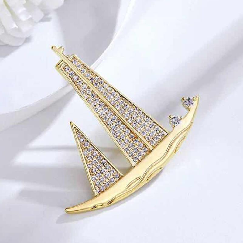 ブローチ 男女兼用 帆船 ヨット モチーフ マイクロパヴェ ジルコニア ラインストーン 合金 ゴールド ホ..