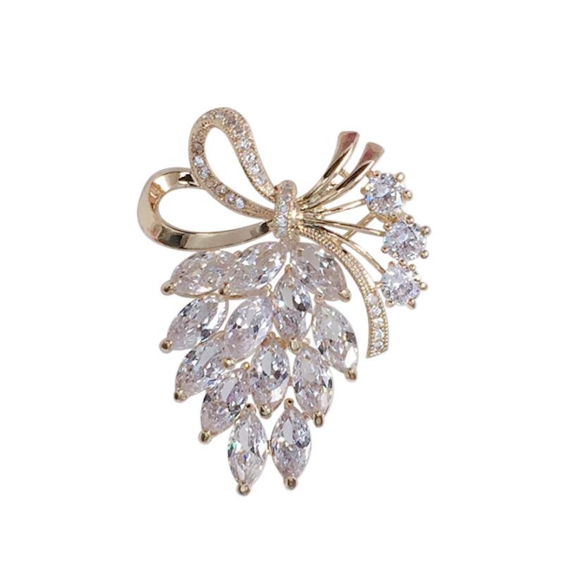 ブローチ レディース 韓国ファッション 花 フラワーモチーフ ジルコニア マイクロセッティング 華やか きらめく 高級感 エレガント 入学式 卒業式 結婚式 パーティー フォーマル スーツ ジャケット ドレス デイリー アクセサリー