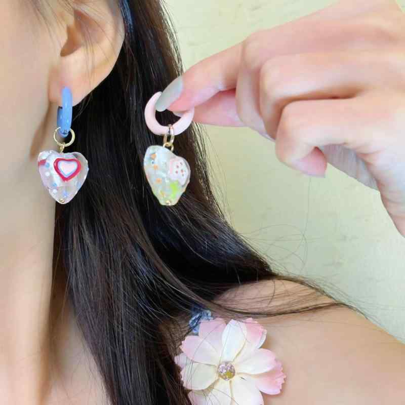 ピアス レディース フレンチスタイル アシンメトリー ハートモチーフ 手描き カラフル エナメル加工 人..