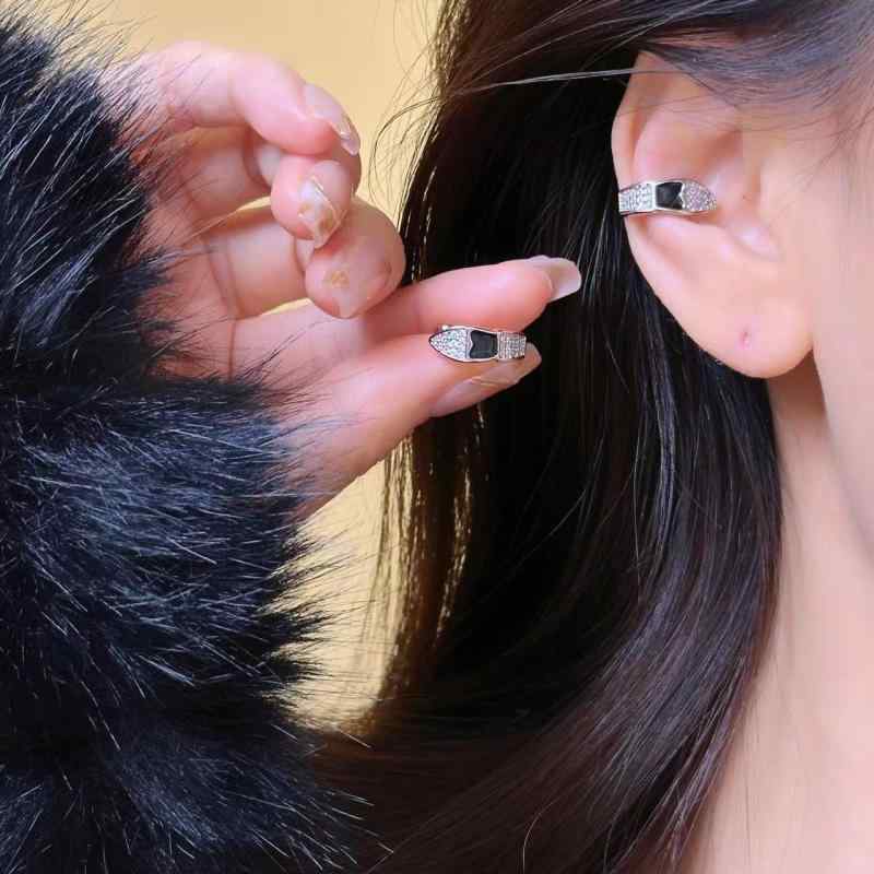 イヤリング レディース ノンホール イヤーカフ シンプル 大人可愛い 上品 日韓スタイル 個性的 ジルコ..