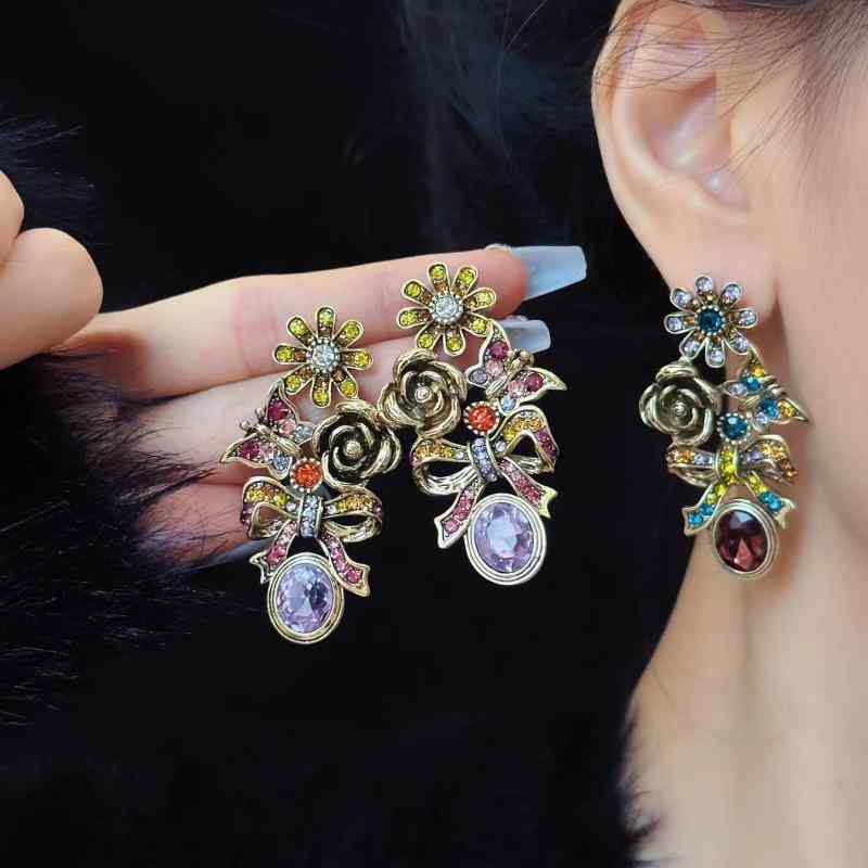 ピアス レディース 春夏 合金製 レッド パープル ヴィンテージ風 繊細細工 フレンチ宮廷風 軽やか上品 個性派 高級感 蝶々花モチーフ カラージルコニア 揺れる ドロップ(4)