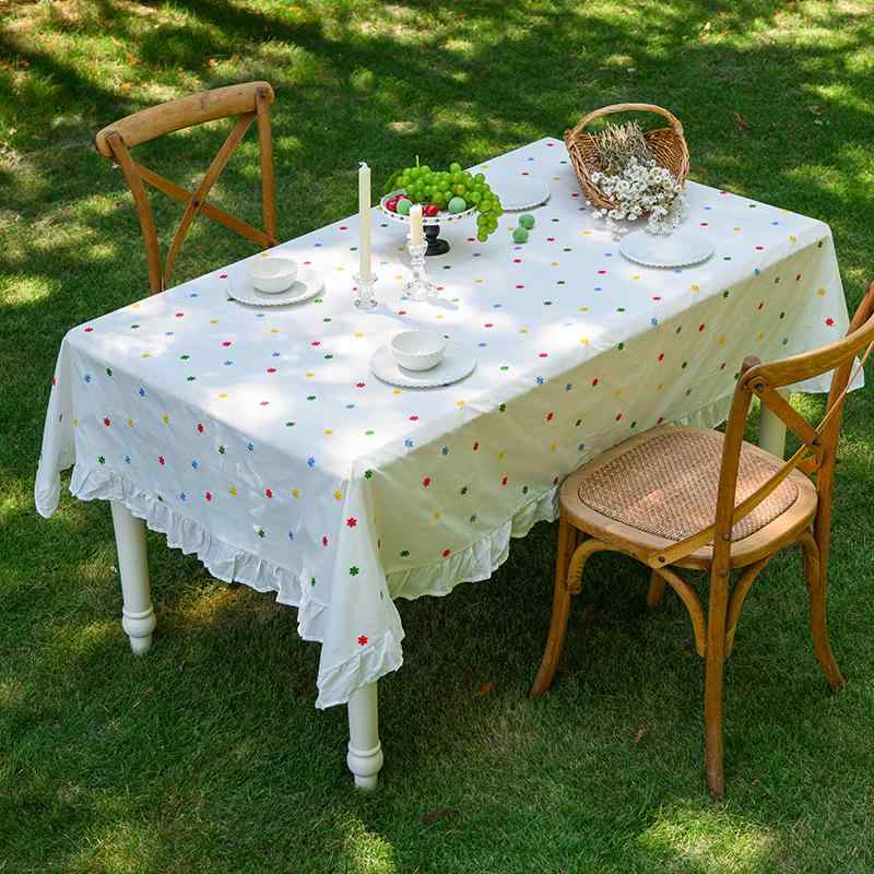 テーブルクロス フレンチスタイル コットン 綿100% 刺繍 幾何学模様 花柄 長方形 ダイニング 食卓 ティータイム用 ナチュラル フリル 裾フリル ポンポン飾り かわいい カジュアル