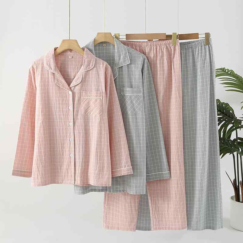 ・カテゴリ: セットアップ ・主な素材: 綿95～100% ・デザイン: 開襟シャツ ・厚さ: 薄手（約121-140g/m²） ・ネックライン: 襟付き、ポロネック ・袖丈: 長袖 ・パンツ丈: 長ズボン ・機能: リラックス、通気性、ルームウェア ・着用シーン: アウトドア、ルームウェア、ホテル・スパ ・カラー展開: ピンク大柄、ピンクチェック、メンズパープルチェック、レディースレッドブルーストライプ、レディースイエローブルーストライプ、レディースイエローブラウンストライプ、メンズイエローブルーストライプ、メンズイエローブラウンストライプ、メンズグレーチェック ・サイズ展開: M, L, XL ・スタイル: シンプルカジュアル