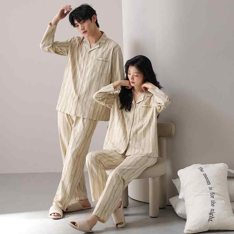 ・カテゴリ: パジャマ・主な素材: 綿95-100%・デザイン: 開襟・厚み: 中厚 (181-200g/m²)・ネックライン: 襟付き・袖丈: 長袖・ボトムス丈: ロング・機能: リラックス、通気性、睡眠、入浴、部屋着、快適、アウター着用可能・シーズン: 春、夏、秋・着用シーン: アウトドア、部屋着、ホテル、結婚式・サイズ展開: レディース M, L, XL, XXL、メンズ L, XL, XXL, XXXL・スタイル: シンプルカジュアル