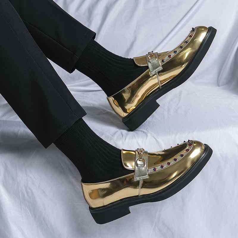 革靴 男性用 ポインテッドトゥ エナメル スタッズ 光沢 合成皮革 ビジネス 通勤 フォーマル 正装 ドレ..