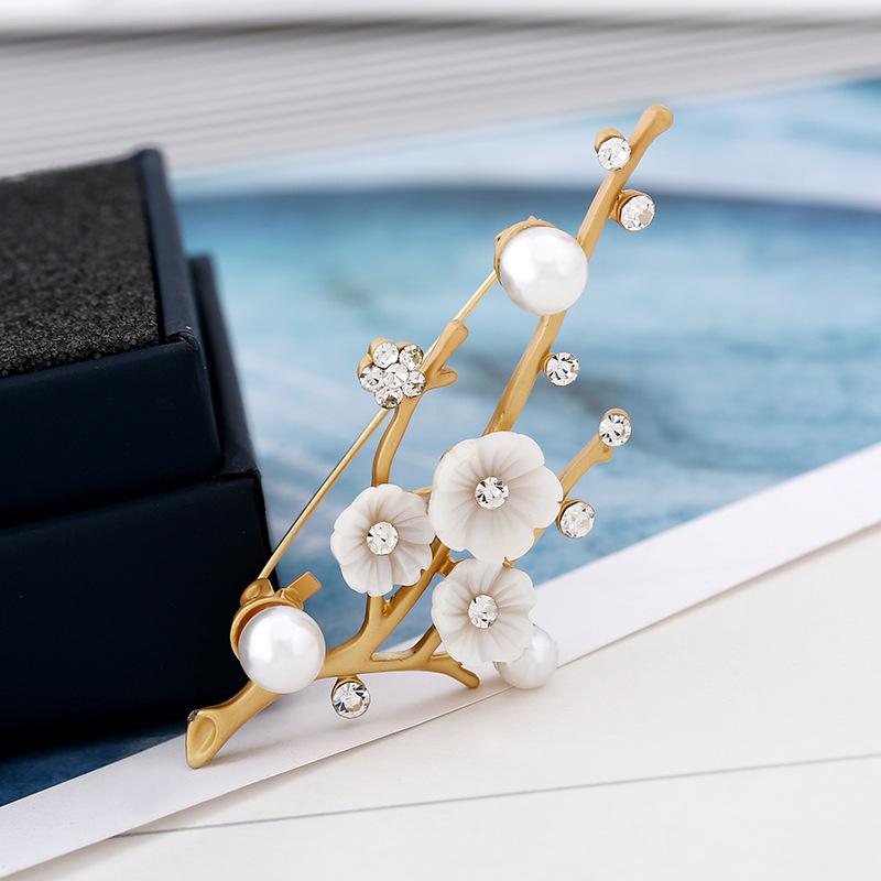 ブローチ レディース 女性用 梅の花 ロウバイ 花型 フラワーモチーフ おしゃれ エレガント 上品 合金製 ラペルピン ピンブローチ アクセサリー シルバー ゴールド 普段使い フォーマル 結婚式 入学式 卒業式(x2)