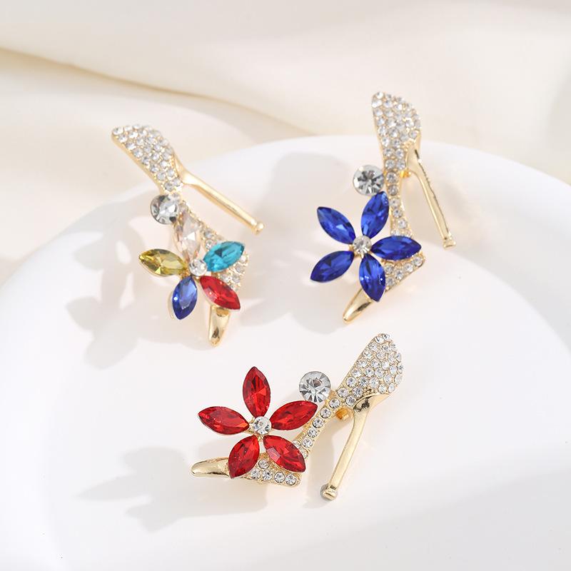 ブローチ レディース 女性用 韓国ファッション クリスタル ハイヒール シューズモチーフ ラインストー..