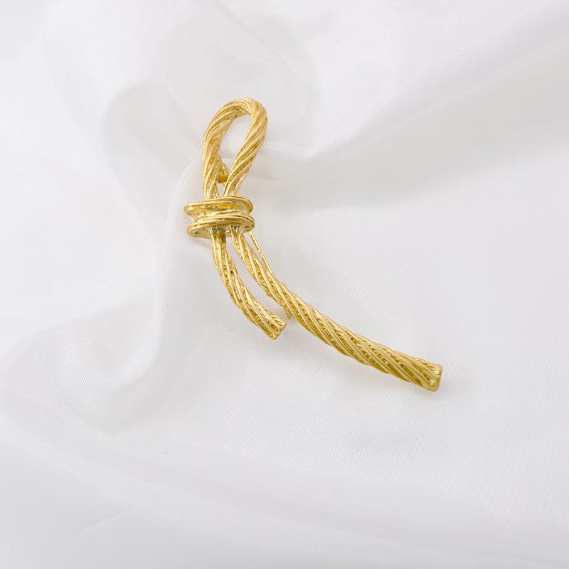 ブローチ レディース 欧米風 ファッション シンプル レトロ リボン 合金製 電気メッキ加工 アンティー..