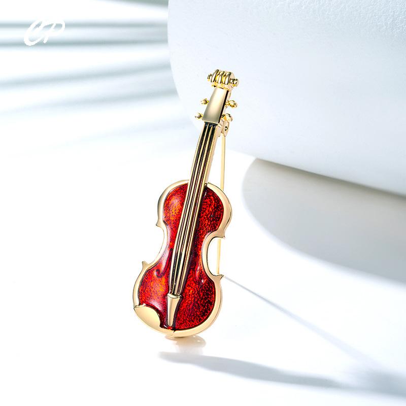 ブローチ レディース バイオリン おしゃれ トレンド 個性的 かわいい エレガント 上品 合金素材 エポキシ加工 レッド スーツ ジャケット シャツ ワンピース コート 鞄 マフラー 帽子 アクセント ファッション小物 胸飾り ピンブローチ