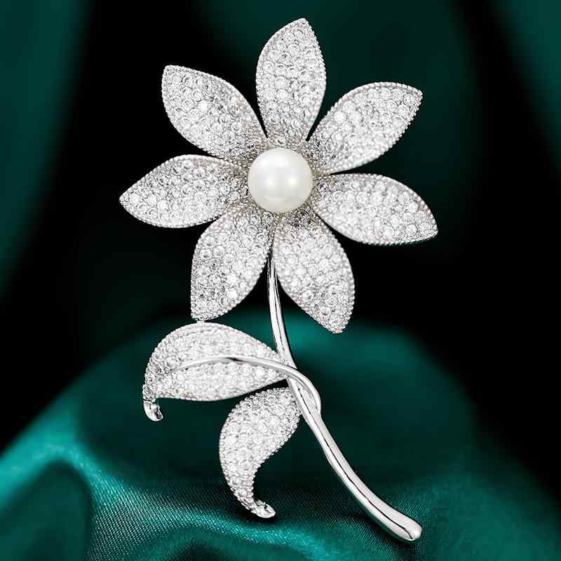 ブローチ レディース 韓国ファッション フラワーモチーフ 煌めく ジルコニア クリスタル パール 高級感 エレガント フォーマル 結婚式 パーティー 入学式 卒業式 コサージュ
