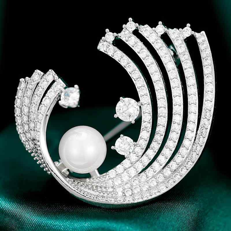 ブローチ レディース ジルコニア パール フラワーモチーフ エレガント 上品 おしゃれ フォーマル セレモニー 結婚式 パーティー 入学式 卒業式 スーツ ジャケット コート 普段使い アクセサリー