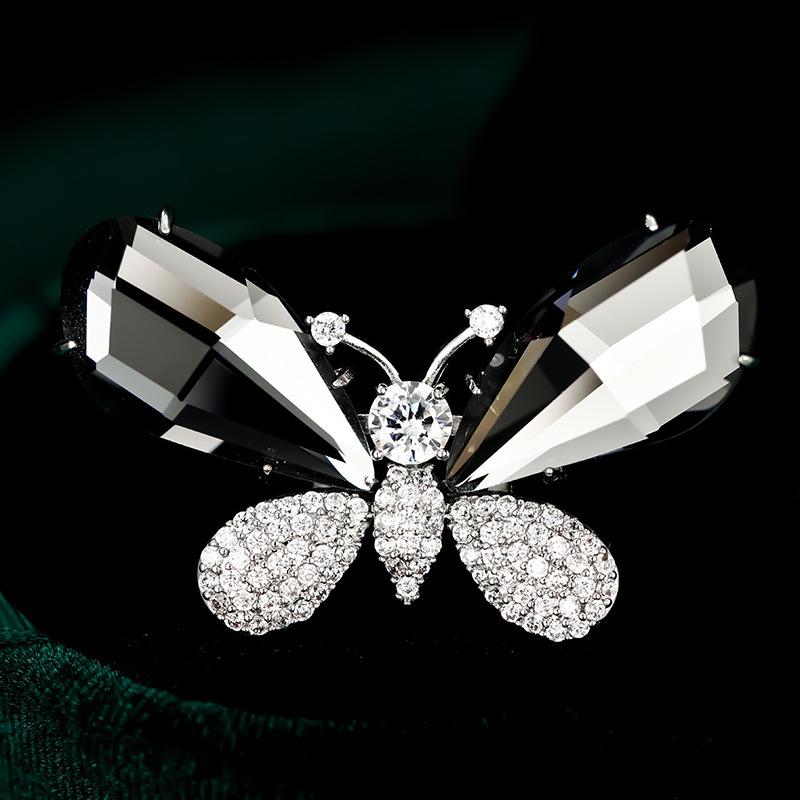 ブローチ 女性用 韓国スタイル 蝶 シンプル エレガント 万能 コーディネート フォーマルドレス 礼服 透..