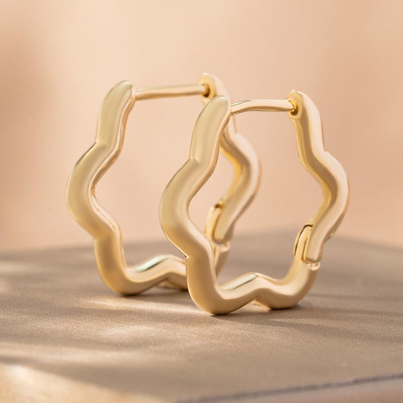 ピアス ユニセックス 金属製 花びらモチーフ 幾何学模様 光沢感 ファッション 万能 豪華 高級感 ゴールド 電気メッキ加工 カジュアル オフィス 通勤