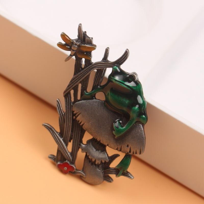ブローチ 男女兼用 キノコ カエル 動物モチーフ おしゃれなメタルアクセサリー 滴油加工 グレー 韓国風..