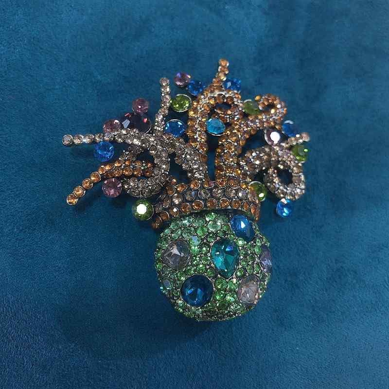 ブローチ 男女兼用 レディース ユニーク おしゃれ 動物モチーフ 海洋生物 タコ 精巧 ピン スーツ ジャ..