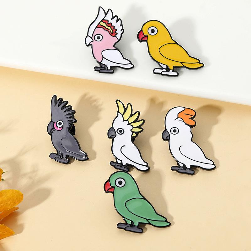 ブローチ 男女兼用 かわいい オウム 鳥 アニマル 合金製 カラフル ドロップオイル加工 ピンバッジ ファ..