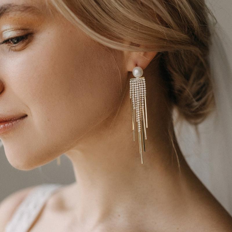 イヤリング レディース パール フリンジ タッセル ロング ドロップ 揺れる レトロ ヴィンテージ 上品 エレガント ラインストーン ビジュー フォーマル パーティー 結婚式 お呼ばれ ゴールド シルバー 秋冬