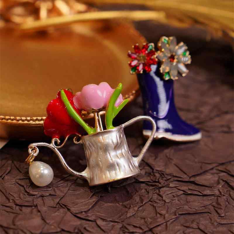 ブローチ 男女兼用 フレンチ カントリー レトロ 花 じょうろ 自転車 ラインストーン おしゃれ かわいい..