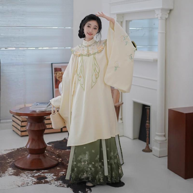 漢服 レディース セットアップ 明朝様式 オリジナル 立ち襟 トップス 豪華刺繍 雲肩 馬面スカート 日常着 カジュアル 伝統衣装 レトロ エレガント ポリエステル 伸縮性