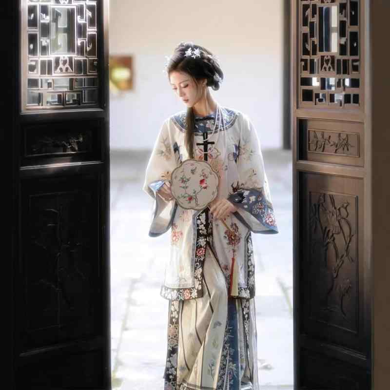 レディース 漢服 セットアップ マーミェンスカート 新中華風 レトロ 改良型 エレガント 上下セット 伝統衣装 日常使い 普段着 お呼ばれ イベント 発表会 秋冬 ポリエステル プリント柄 ホワイト ピンク 水色